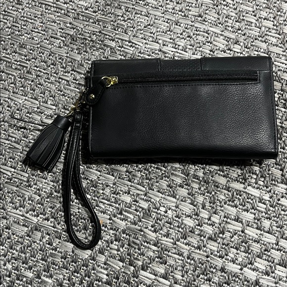 Steve Madden | Black Wristlet with Gold Hardware - Picture 8 of 12